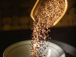 Flaxseed Gel For Hair: Does It Really Work? 4 Ways To Use