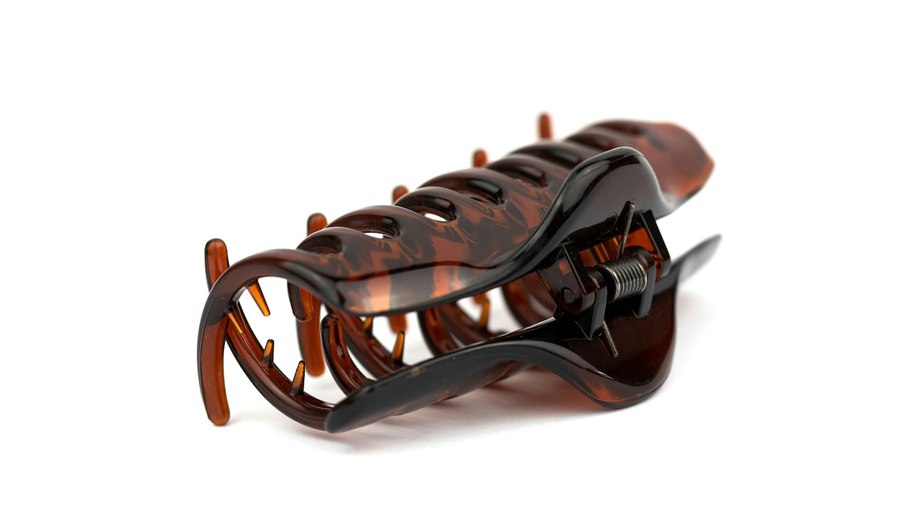 Why Hair Clips And Scrunchies Are Back: Practical, Cute And Low-Damage