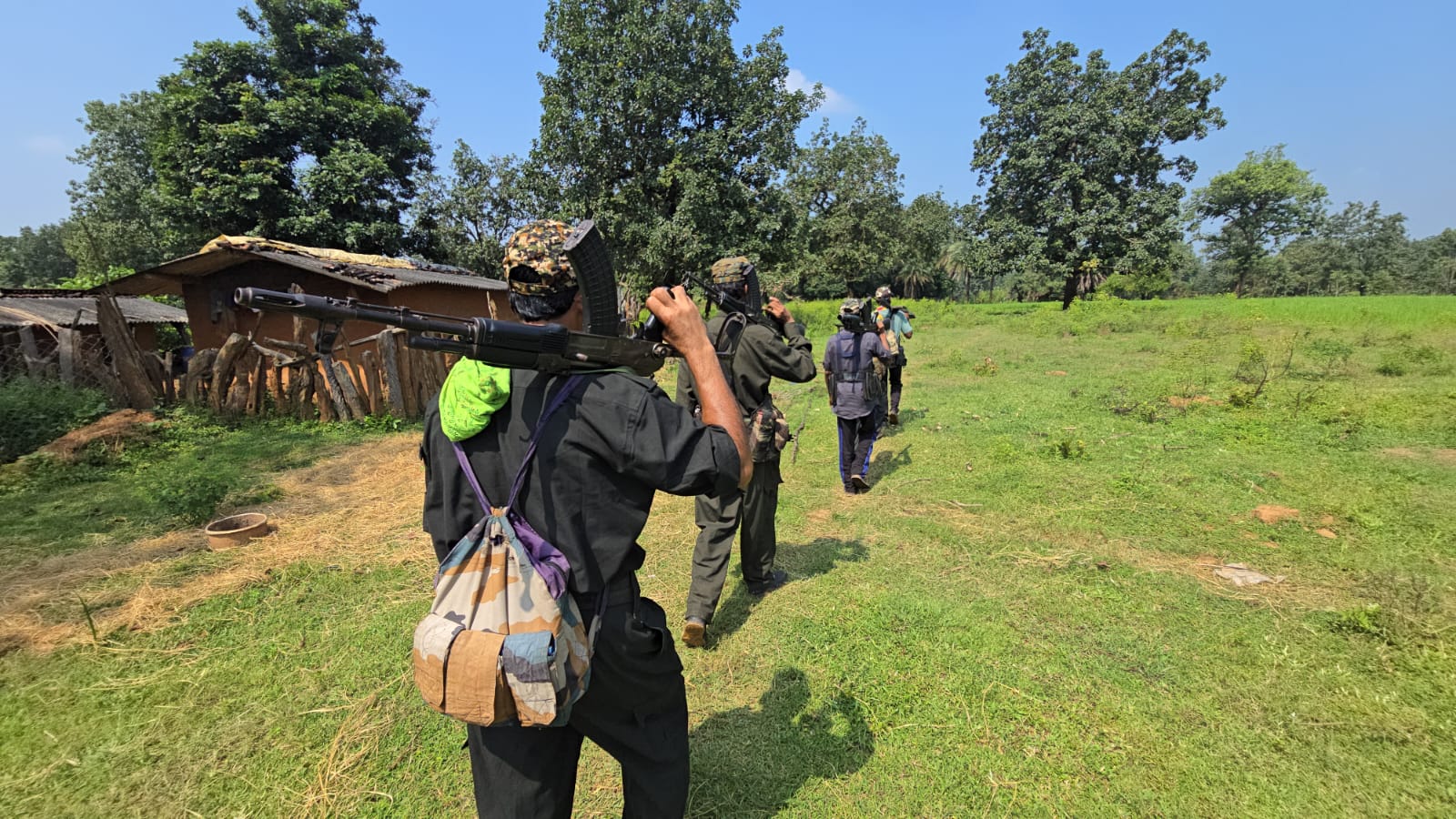 नक्सलियों के DVCM, ACM, कमांडर ने पुलिस के सामने डाल दिए हथियार, लाखों रुपये के हैं इनामी, खोलेंगे कई बड़े राज