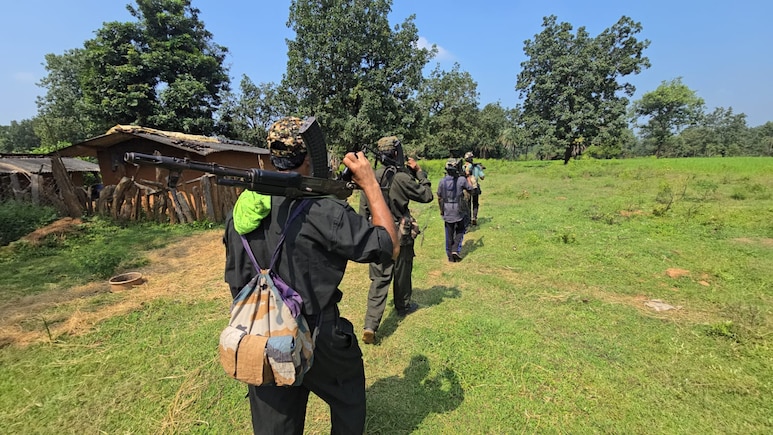 MP में सबसे बड़ा नक्सली सरेंडर ! मोस्ट वांटेड इनामी कबीर समेत 10 Naxali आज CM डॉ. यादव के सामने डालेंगे हथियार