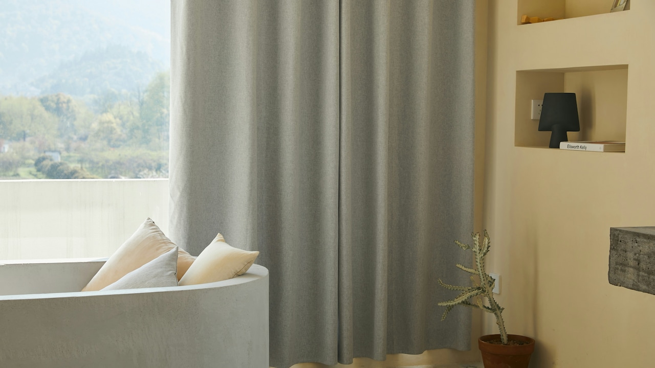 Curtain Tips To Make Ceilings Look Higher: Rod, Length and Fabric Ideas