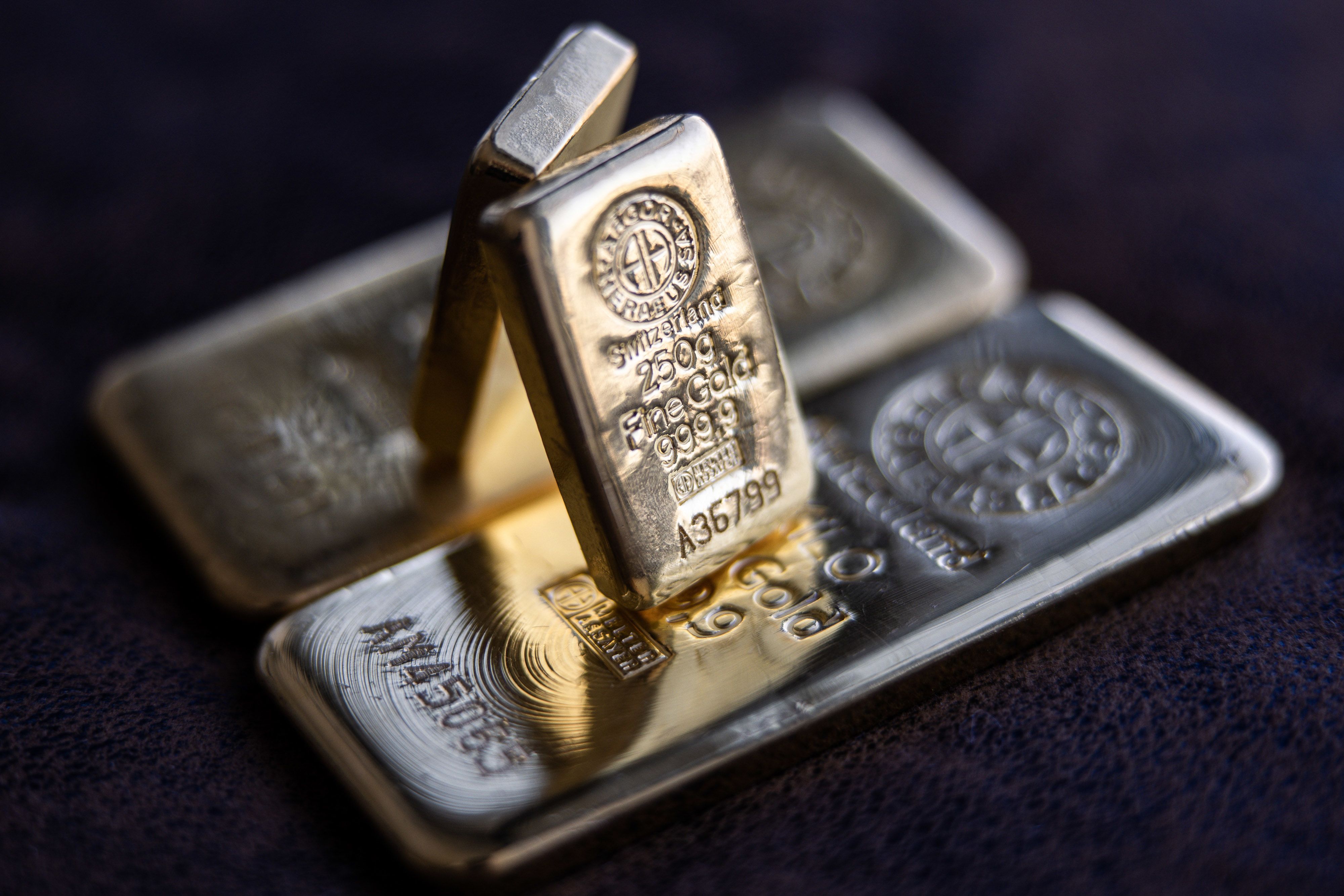 Gold Pares Gains as Traders Weigh US Data, Fed Rate-Hike Path
