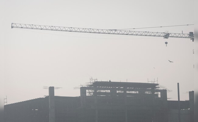 Delhi To Compensate Labourers As Construction Suspended To Tackle Pollution