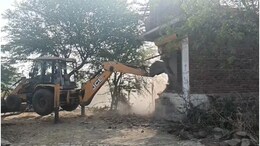 Rajasthan: जिस दुकान को बचाने के लिए नायब तहसीलदार को ACB से ट्रैप कराया, खसरा बदलकर जिला प्रशासन ने उसी पर चलाया बुलडोजर