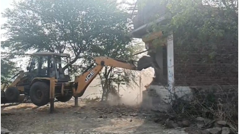 Rajasthan: जिस दुकान को बचाने के लिए नायब तहसीलदार को ACB से ट्रैप कराया, खसरा बदलकर जिला प्रशासन ने उसी पर चलाया बुलडोजर