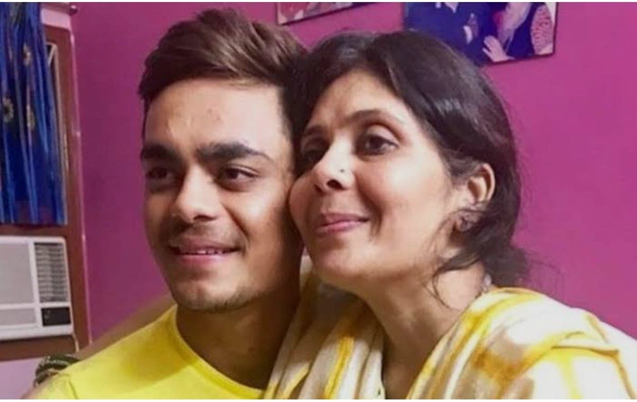 मां के साथ ईशान किशन.