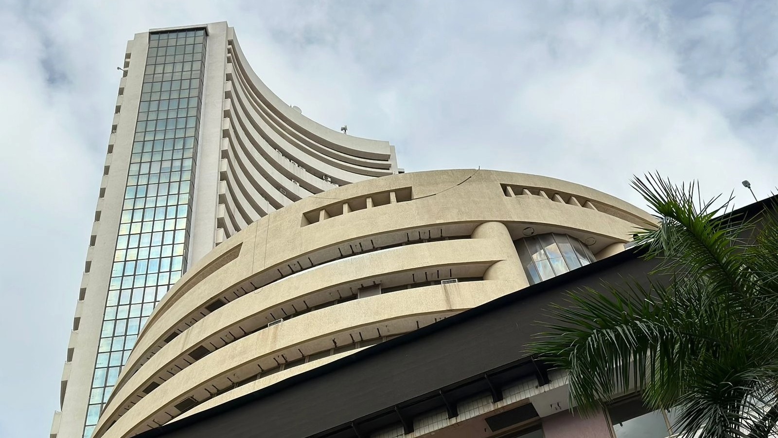 LIC, TCS Biggest Laggards As Market Cap Of Six Most Valued Firms Plunge By Rs 71,414 Crore