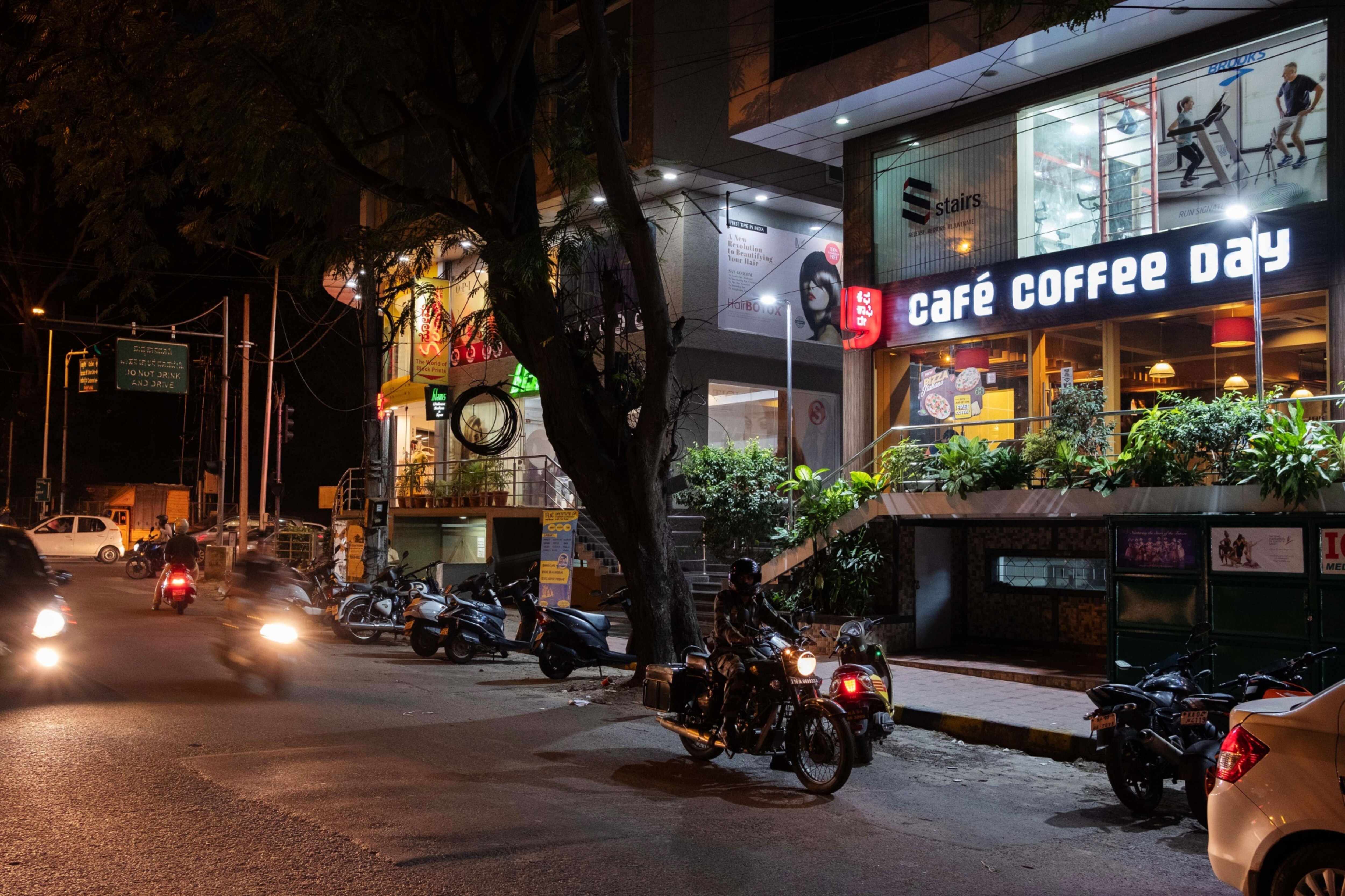 Non-Bailable Warrant Against Cafe Coffee Day Directors In Cheque Bounce Case