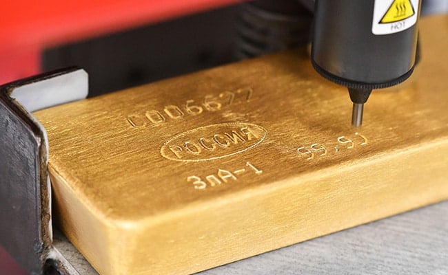 Gold Rises 1% As Dollar Rally Stalls Ahead Of Key US Jobs Data