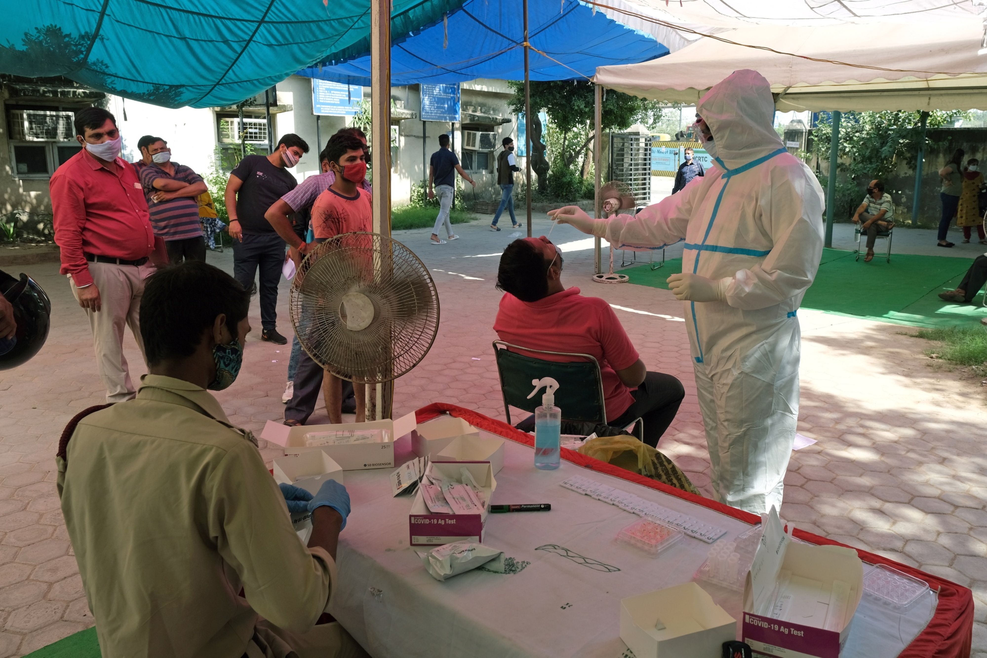 Coronavirus India Updates: Active Cases Fall Below 9.2 Lakh As New Cases Drop To 42-Day Low