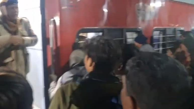 Rajasthan: चेतक एक्सप्रेस वायरल वीडियो का सच आया सामने, जयश्री राम के नारे पर नहीं हुआ था विवाद, GRP ने बताई सच्चाई