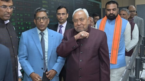 बिहार में घर बैठे हो सकेगी जमीन और फ्लैट की रजिस्ट्री, नीतीश सरकार ने बुजुर्गों को दिया तोहफा