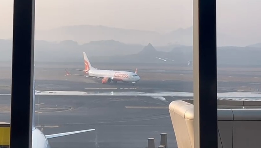 नवी मुंबई के लोगों को नए साल का तोहफा, अंतरराष्ट्रीय एयरपोर्ट पर पहली कमर्शियल फ्लाइट की हुई लैंडिंग