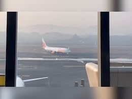 नवी मुंबई के लोगों को नए साल का तोहफा, अंतरराष्ट्रीय एयरपोर्ट पर पहली कमर्शियल फ्लाइट की हुई लैंडिंग