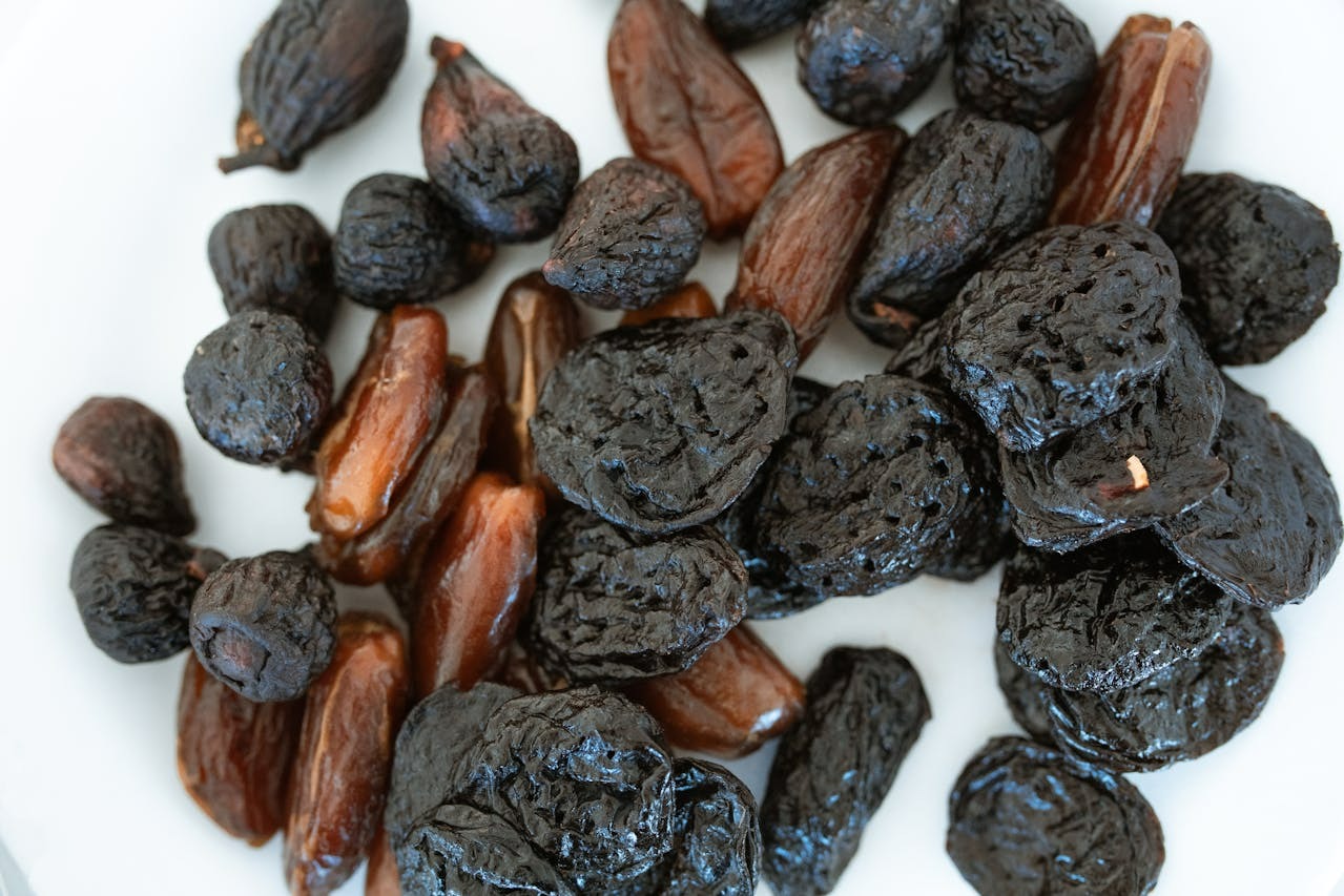 Nutritionist Reveals How Black Prunes Help In Relieving Constipation