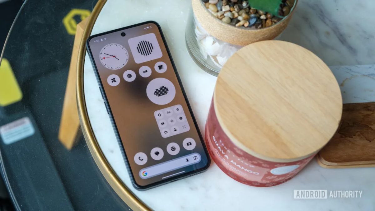 ചില കുഴപ്പങ്ങൾ പരിഹരിക്കാൻ ബാക്കിയുണ്ട്; നത്തിങ്ങ് ഒഎസ് 4.0 റോൾഔട്ട് താൽക്കാലികമായി നിർത്തിവെച്ചു