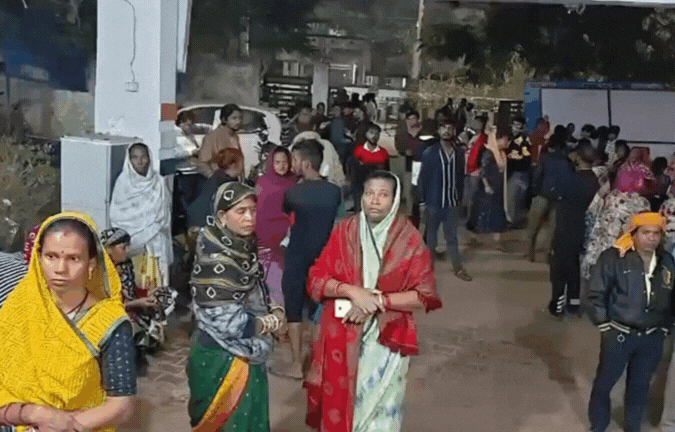 लड़कियों ने काटा बवाल! एसिड-ब्लेड से किया हमला, अनैतिक गतिविधियों पर समझाने पहुंचे थे लोग