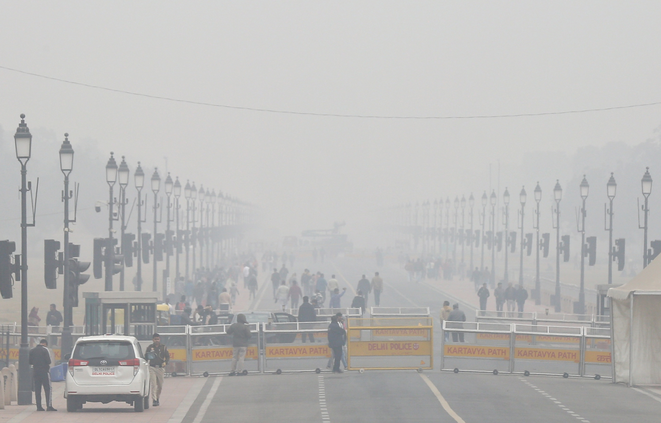 Delhi Struggles With Very Poor Air Quality, Dense Smog Reduces Visibility
