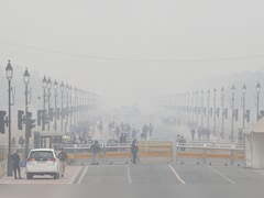 Delhi Struggles With Very Poor Air Quality, Dense Smog Reduces Visibility