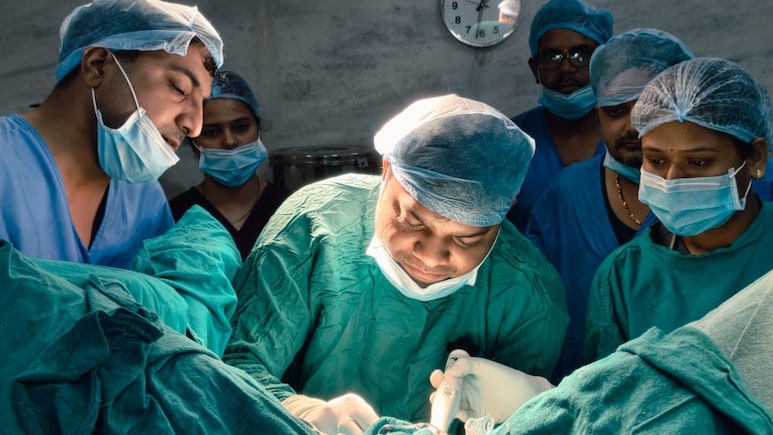 हरदा जिला अस्पताल के डॉक्टर्स का कमाल: पहली बार स्टेपलर गन से किया पाइल्स का ऑपरेशन, महिला की बच्चेदानी से निकाली 2 KG की गांठ