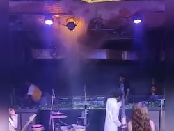 Video: Goa Club Grooves To &#039;&lt;i&gt;Mehbooba Mehbooba&lt;/i&gt;&#039;, Flames Appear In Background