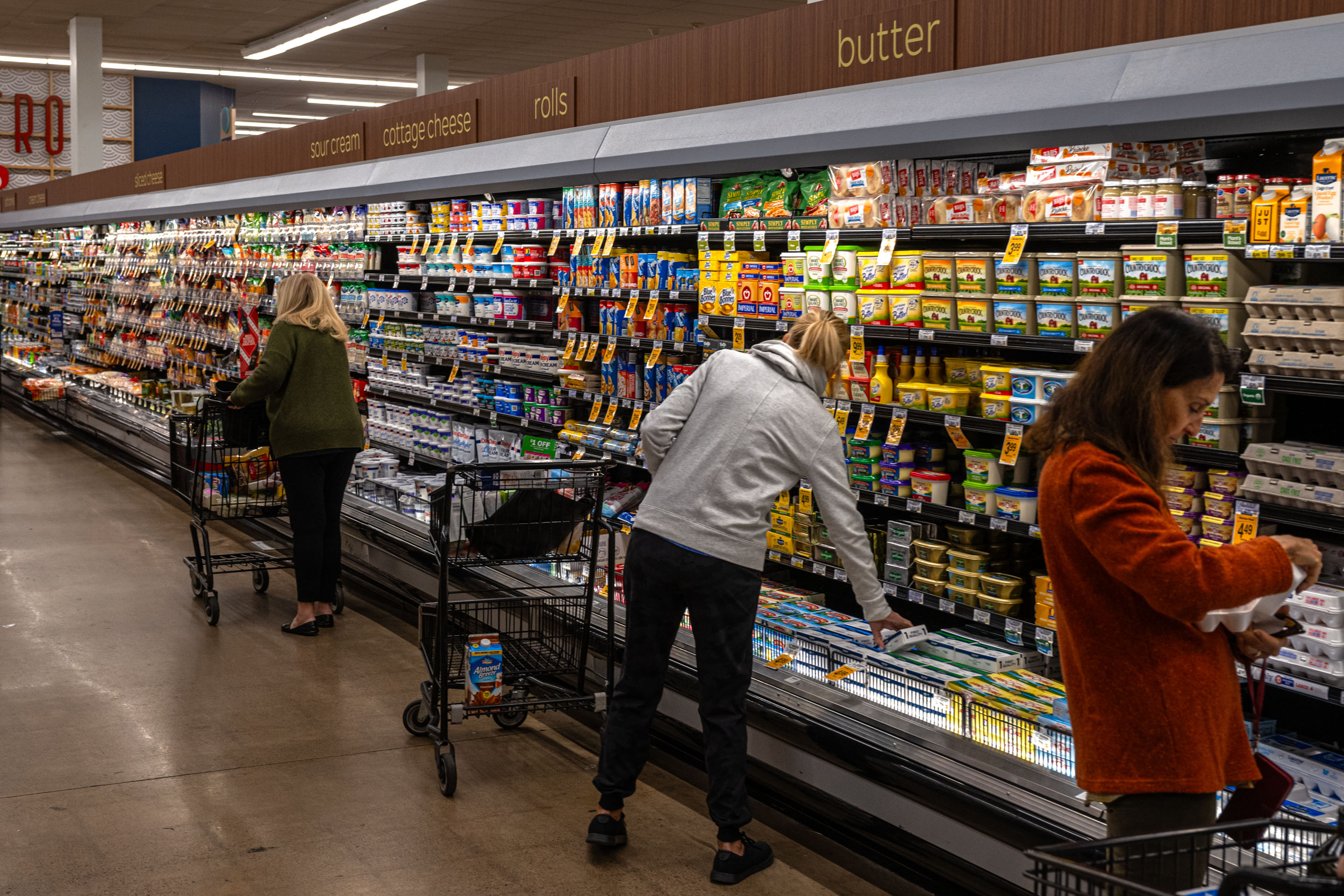 US Economy Expands At 2.8% Rate, Powered By Resilient Consumer