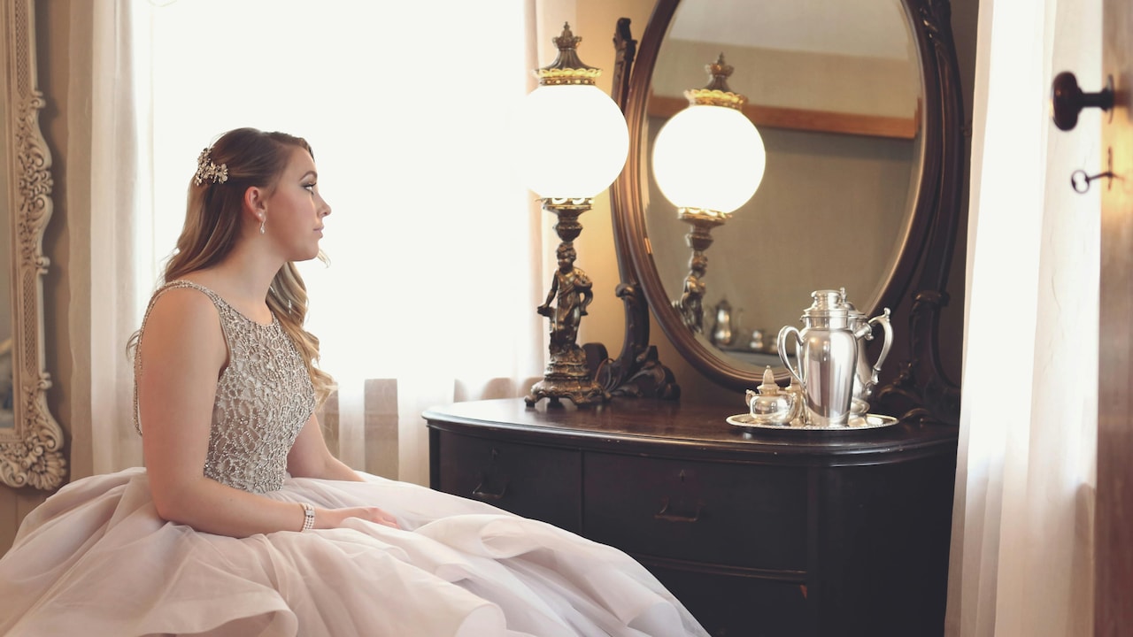 Explore affordable range of slim dressing tables with mirrors on Amazon