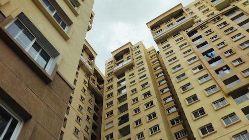 Woman Shares Post About Sending Notice To "Society Uncles", Reddit Finds Loopholes