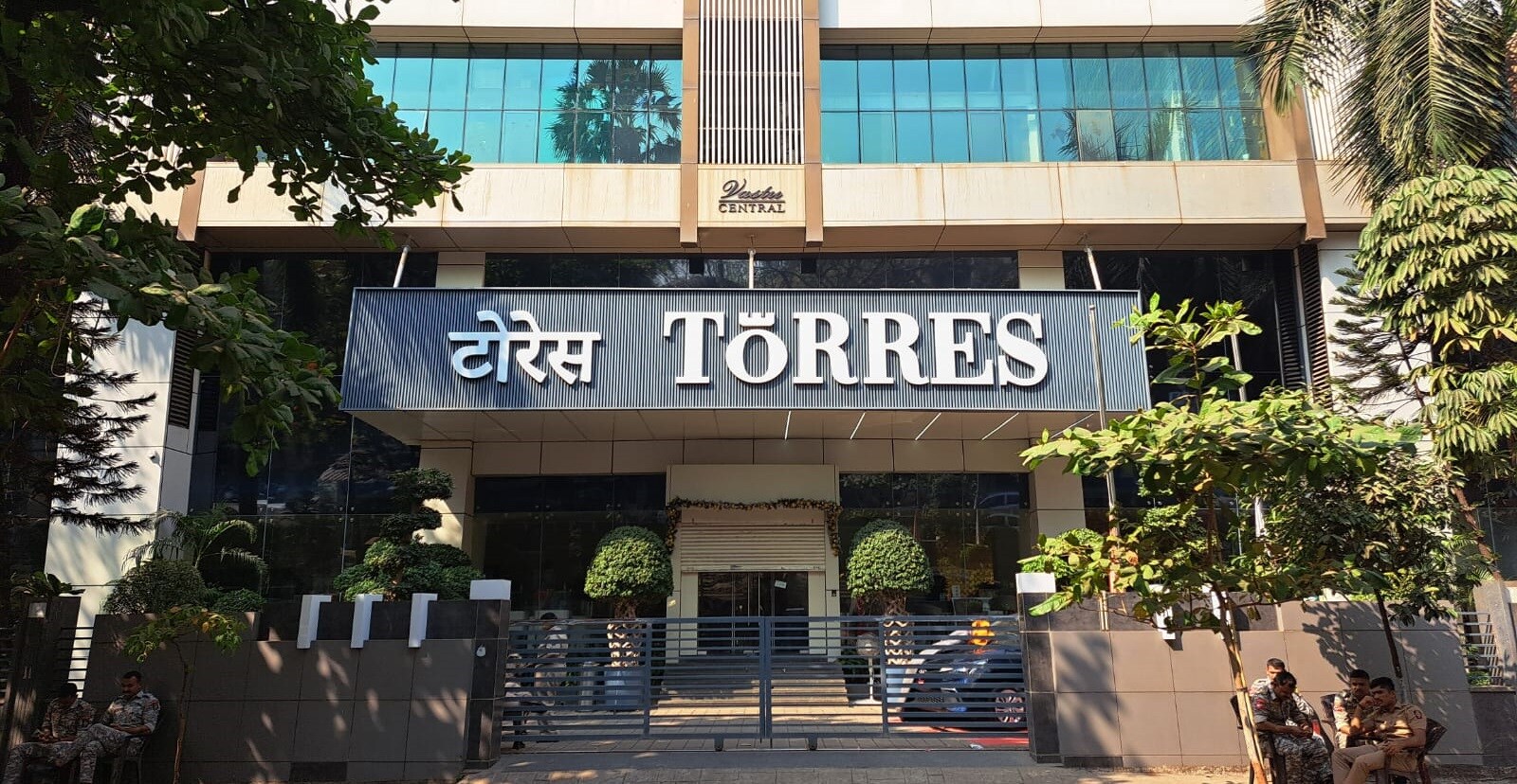 Mumbai Jeweller Caught In Ponzi Scheme Blames CEO And Accountant For Missing Funds