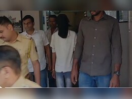 घर में सो रही बेटी के गले पर पिता ने चलाया ब्लेड, रोकने आई पत्नी पर भी किया हमला, गिरफ्तार