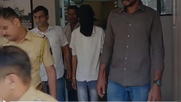 घर में सो रही बेटी के गले पर पिता ने चलाया ब्लेड, रोकने आई पत्नी पर भी किया हमला, गिरफ्तार