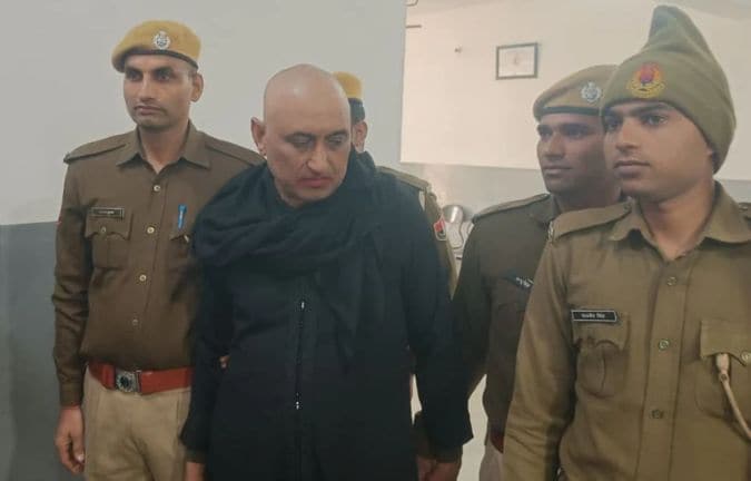 नाबालिग से रेप के आरोपी को पुलिस ने गिरफ्तार किया. 