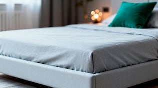 गद्दे की बदबू और दाग-धब्बे कैसे हटाएं? जान लें 4 आसान टिप्स और ट्रिक्स, मिनटों में हो जाएंगे साफ