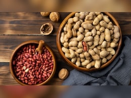 धूप में बैठकर खूब खा रहे हैं मूंगफलियां? न्यूट्रिशनिस्ट ने बताया मूंगफली खाते समय न करें ये गलतियां, पड़ जाएंगे लेने के देने