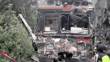 पेरू की पहाड़ियों में दो ट्रेनों में आमने-सामने की टक्कर, VIDEO बता रहा कितना खतरनाक था हादसा