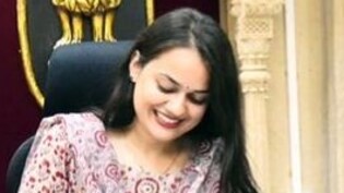 Tina Dabi Success Story: टीना डाबी को यहां मिली थी पहली पोस्टिंग, महज इतनी उम्र में बनी थीं UPSC टॉपर