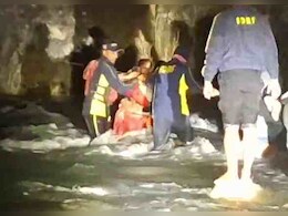 उफनती नदी की तेज धार... टापू पर फंसे थे 5 लोग... देहरादून में SDRF के जवानों ने यूं किया रेस्क्यू