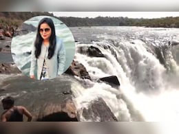 जानलेवा बना सेल्फी का शौक, परिवार के साथ शादी की सालगिरह मनाने गई महिला के साथ हादसा, गई जान