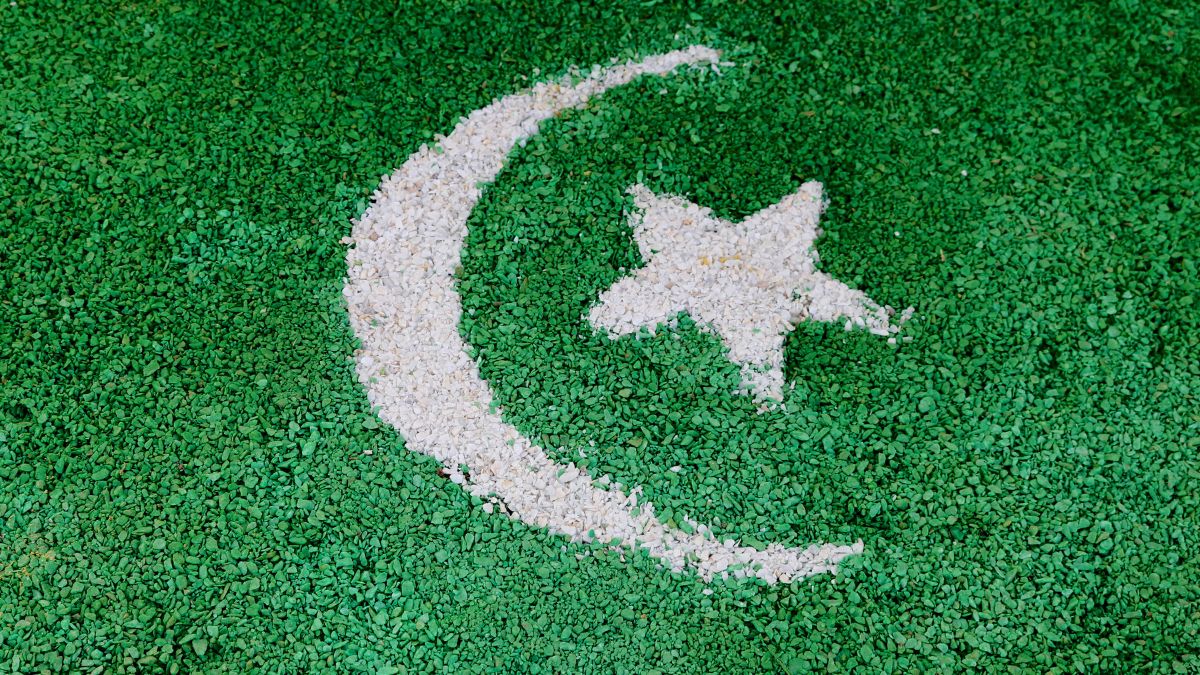 डॉलर के मुकाबले 90 पार हुआ रुपया, पाकिस्तान में कितनी है एक डॉलर की कीमत?