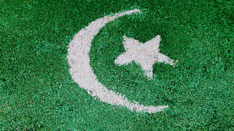 डॉलर के मुकाबले 90 पार हुआ रुपया, पाकिस्तान में कितनी है एक डॉलर की कीमत?