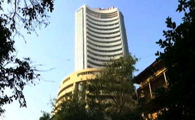 Nifty, Sensex Trade Lower Amid Volatile Session