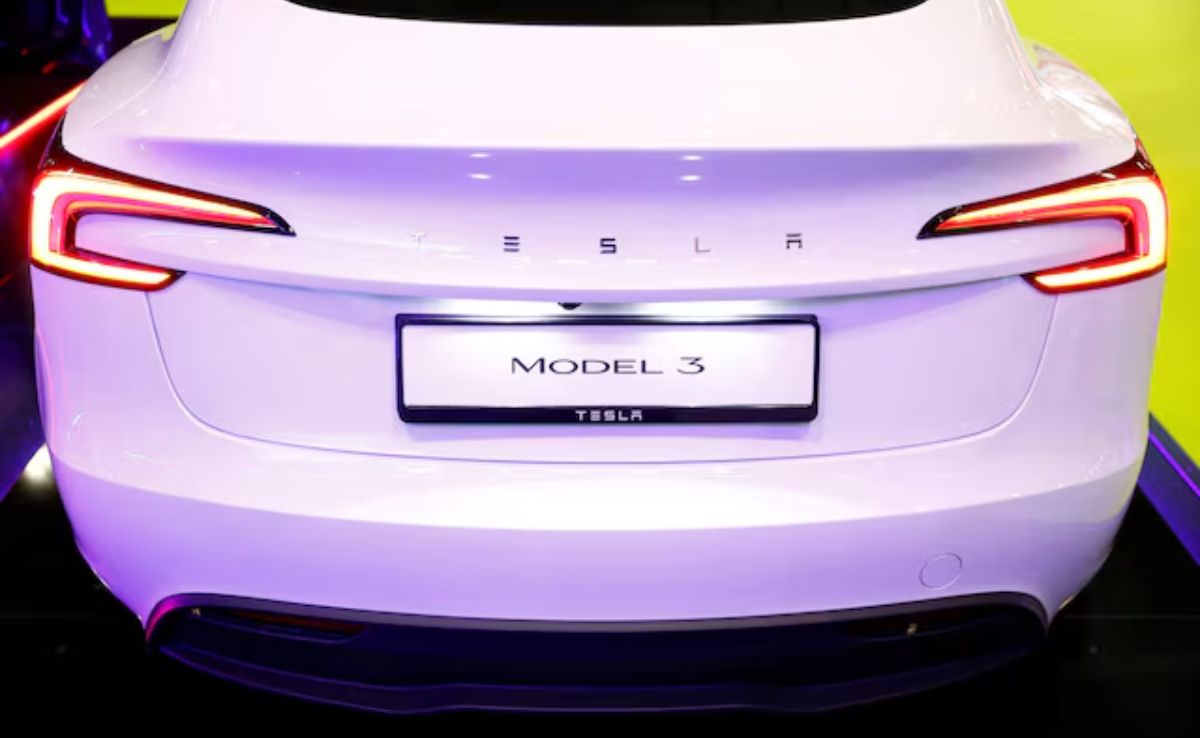 Door Handles Of Tesla's Model 3 Face Renewed Scrutiny By US