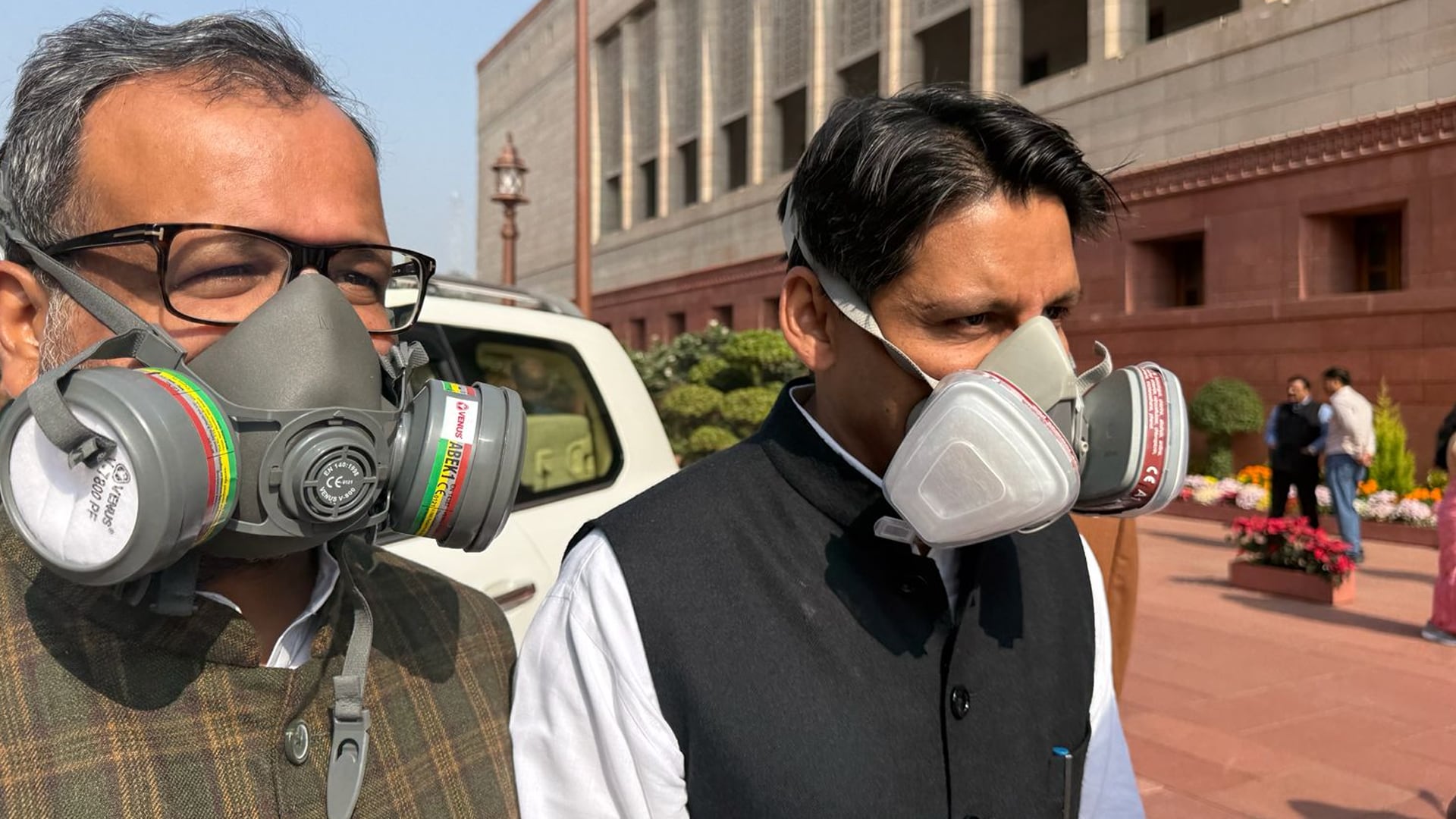 Opposition Leaders Enter Parliament Wearing Gas Masks To Protest Against Air Pollution