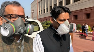 Opposition Leaders Enter Parliament Wearing Gas Masks To Protest Against Air Pollution