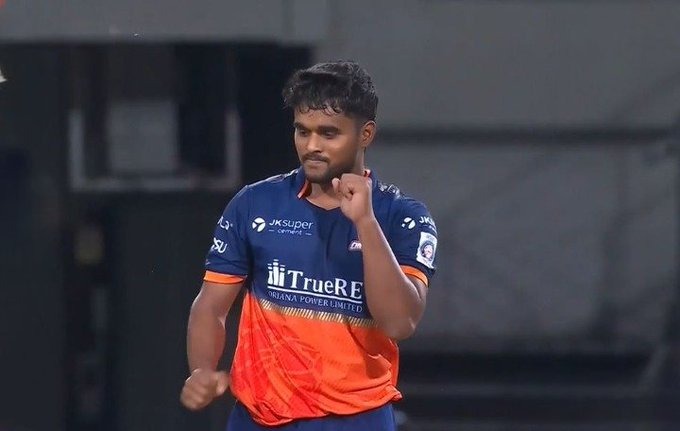 IPL 2026 Auction: कौन हैं मंगेश यादव? RCB ने लगाया इतना बड़ा दांव, 2 T20 खेलकर बने करोड़पति