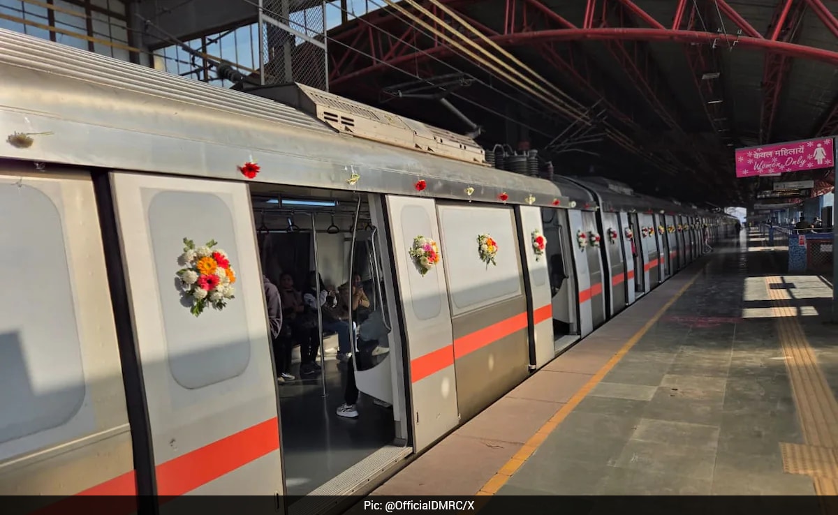 Delhi Metro Runs 1st-Ever Train As Special Service On 23rd Anniversary
