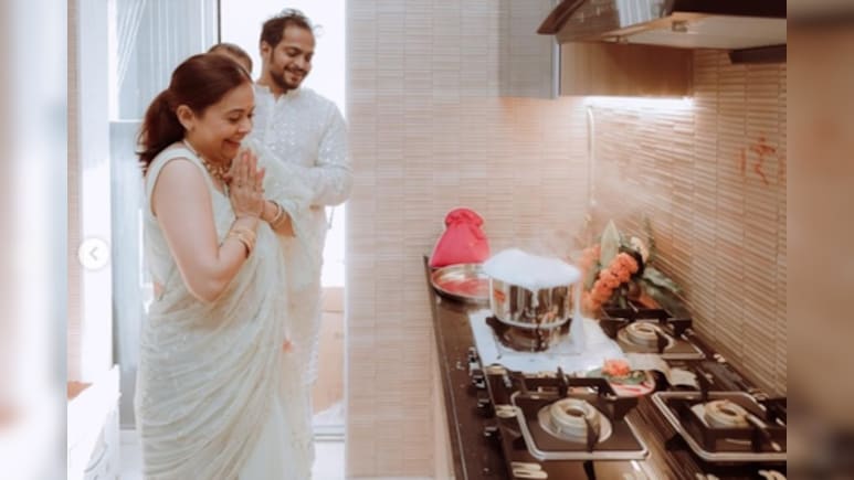 देवोलीना भट्टाचार्जी ने खरीदा नया घर, हिंदू रीति-रिवाज से किया गृह प्रवेश, आरती करते दिखे पति शहनवाज