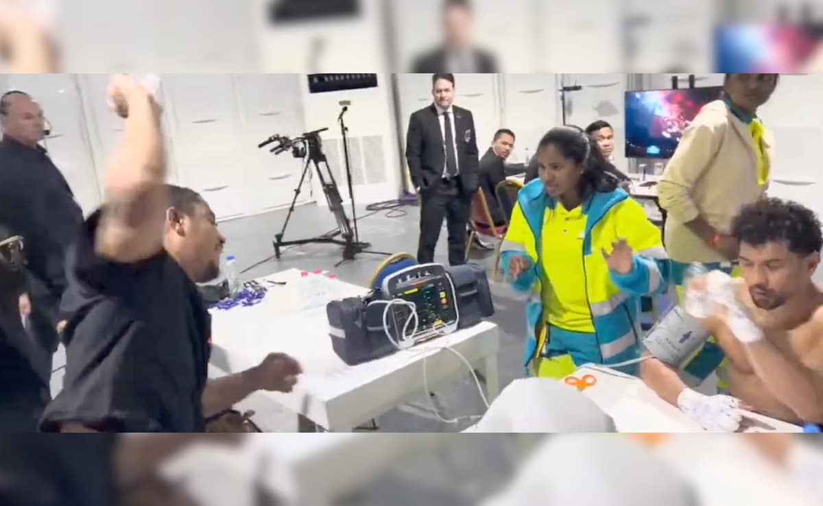 Indian Boxer Neeraj Goyat Protected By Manager Vipin Gulia After Post Fight Confrontation At Misfits Boxing 23