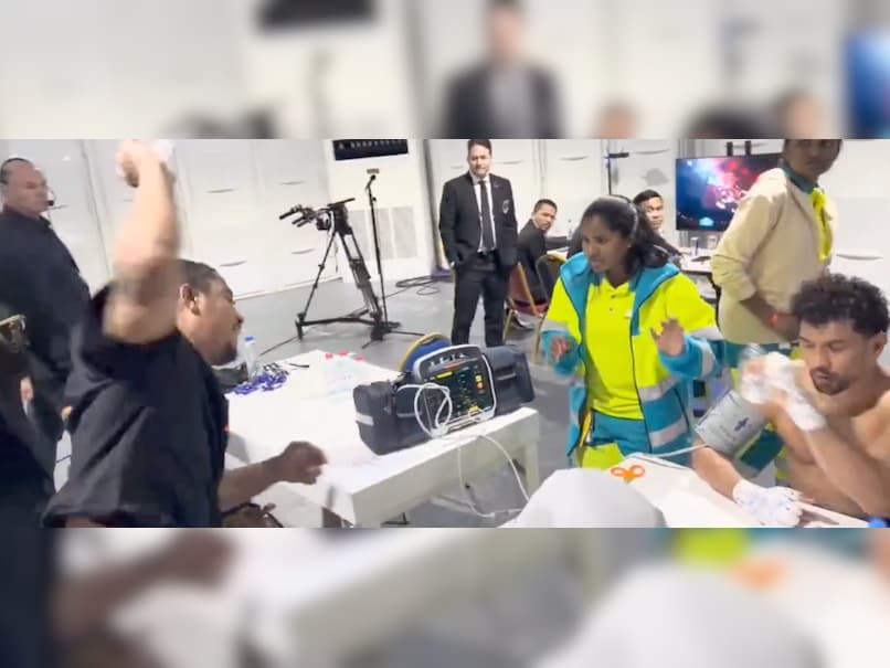 Indian Boxer Neeraj Goyat Protected By Manager Vipin Gulia After Post Fight Confrontation At Misfits Boxing 23