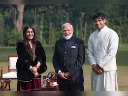 पीएम मोदी ने नीरज चोपड़ा और उनकी पत्नी हिमानी मोर से की मुलाकात, तस्वीरें आई सामने